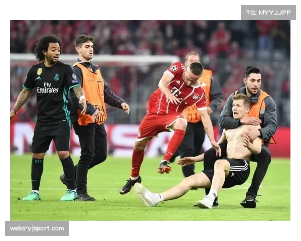 法制简讯：球迷冲入场内干扰比赛，涉事者被警方带走调查